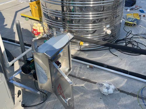 合肥啟灝醫療科技有限公司空氣熱水器安裝現場